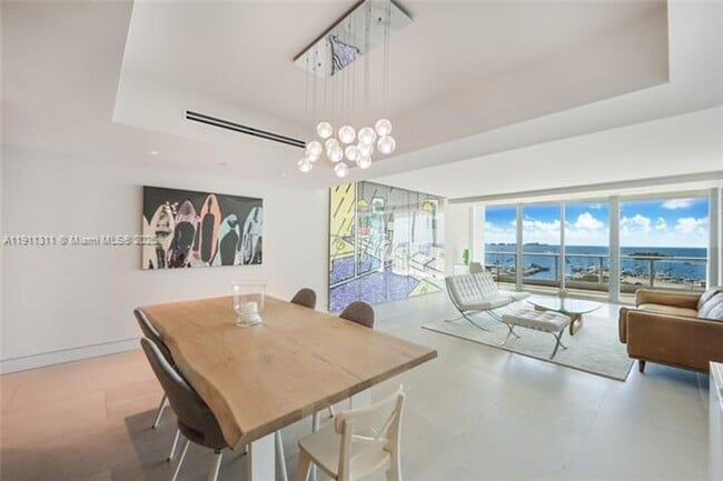 Building Photo - 2627 S Bayshore Dr