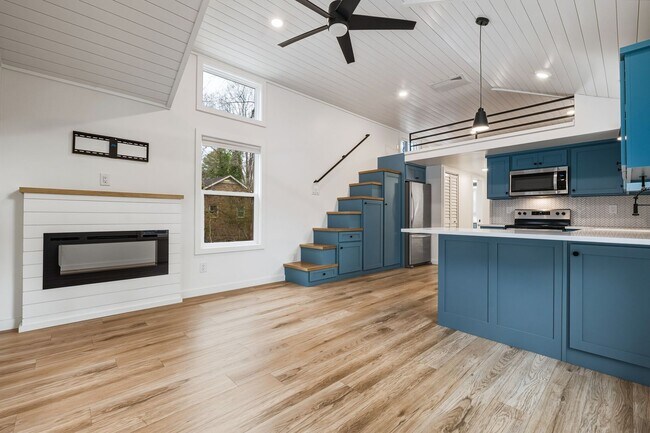 Foto del edificio - Beautiful 2 bed/1.5 bath with large fenced yard and separate office!