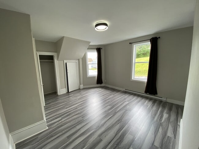 Building Photo - 28 Victoria St W