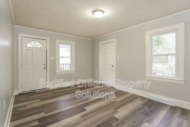 Building Photo - 2010 Temple St