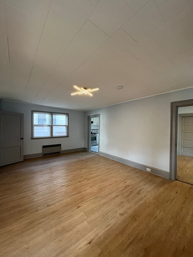 Building Photo - 66 Broadway