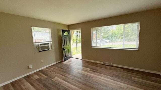 Building Photo - SOUTH BROAD RIPPLE 2 BEDROOM RECENTLY UPDATED!