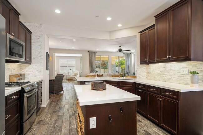 Foto del edificio - 51234 Longmeadow St