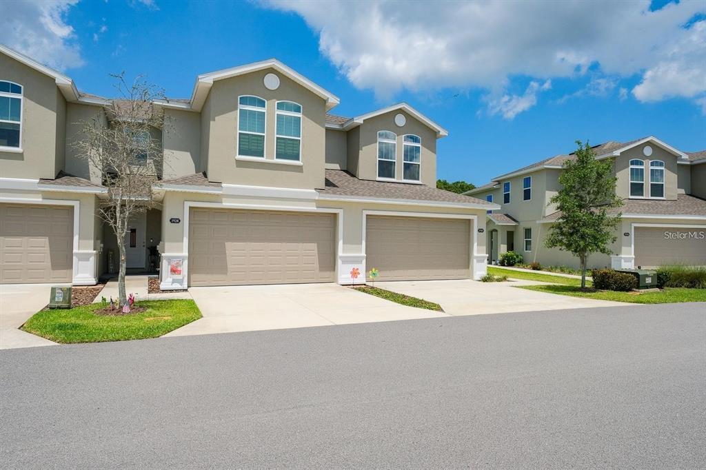 Foto principal - 1950 Lake Ridge Blvd