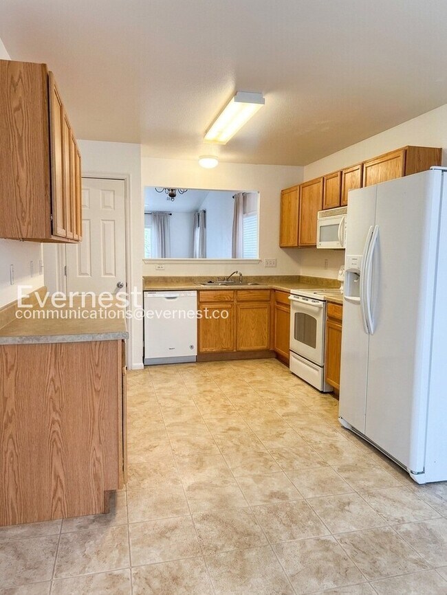 Foto del edificio - 8215 Silver Glen Dr