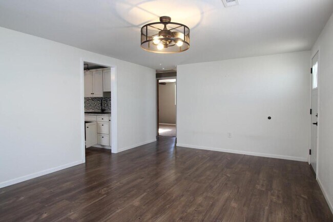 Building Photo - 302 S Frisco St