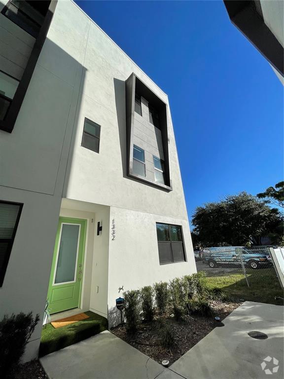 Building Photo - 1332 W Gray St