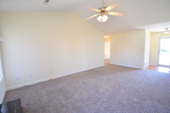 Building Photo - 3 Bedroom, 2 Bathroom Home (NO PETS)