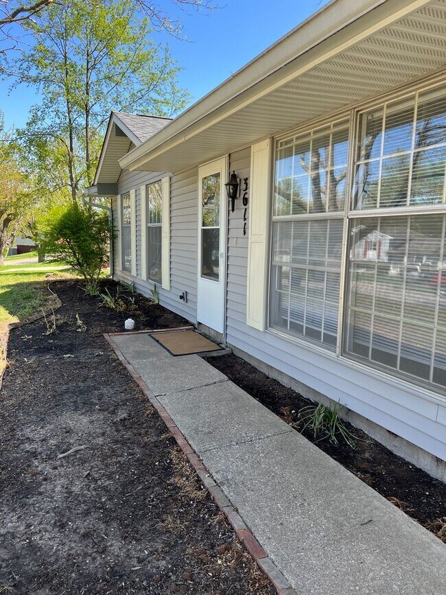 Foto del edificio - Available May 2026;  Monthly rent $1,500