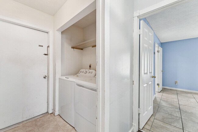 Foto del edificio - 480 SW Lakehurst Dr