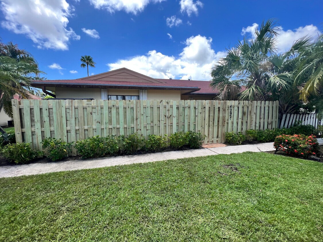 4292 Woodstock Dr, West Palm Beach, FL 33409 House Rental in West