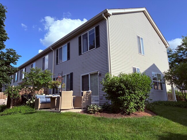 Foto del edificio - 536 W Kristina Ln