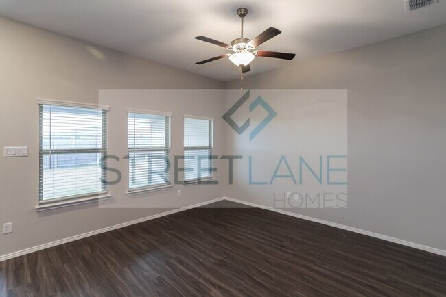 Building Photo - REDUCED!