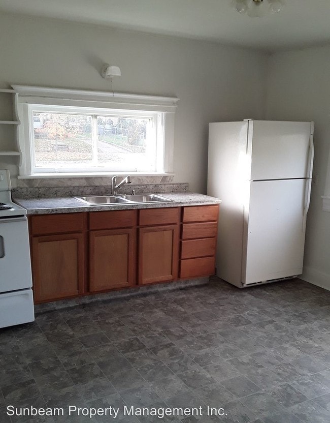 422 W Ganson St, Jackson, MI 49201 Room for Rent in Jackson, MI