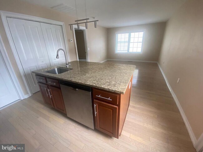 Building Photo - 126 Mortimer St