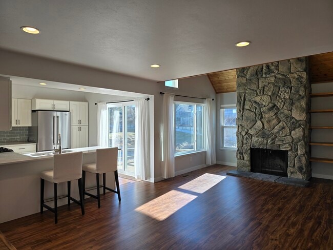 Building Photo - 2415 S Xanadu Way