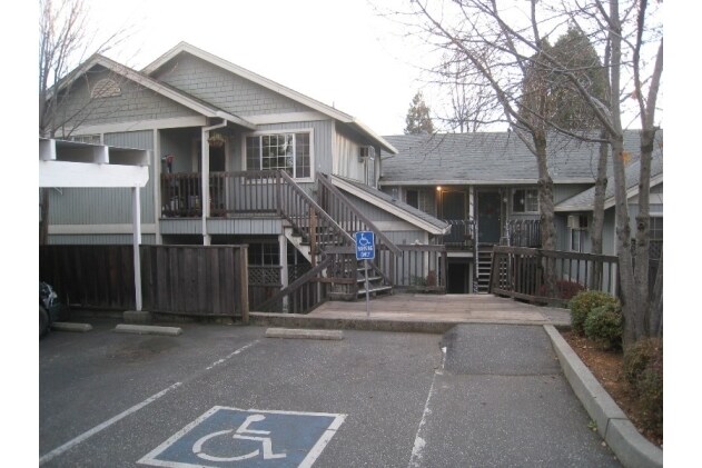 Building Photo - 329 E Maryland Dr