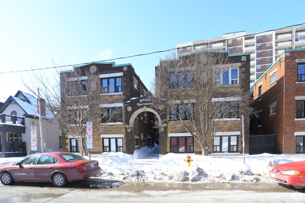 Royal & Wales Apartments Apartments 4656 College St Kitchener, ON