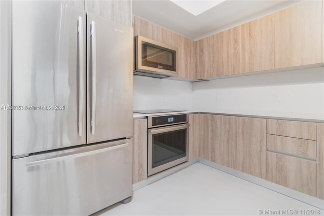 Building Photo - 2960 NE 207th St