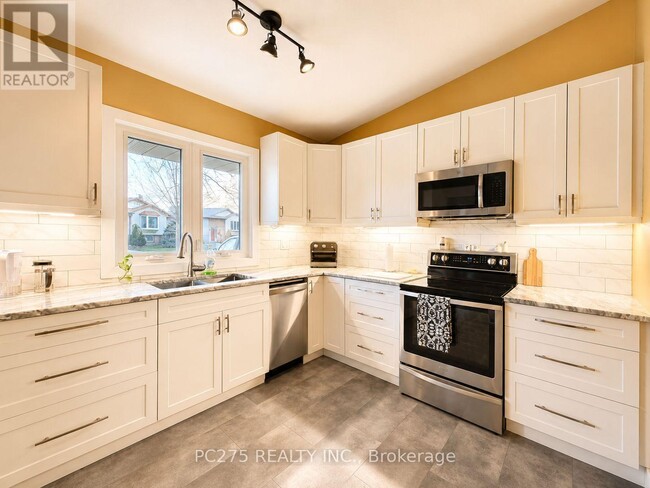 Building Photo - 49 Caprice Crescent