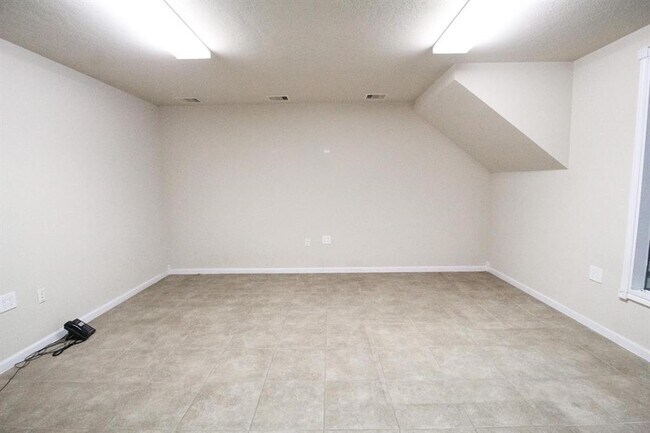 Building Photo - 17511 Strack Dr E