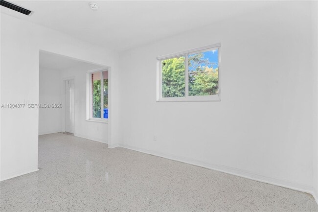 Building Photo - 2931 SW 39th Ave