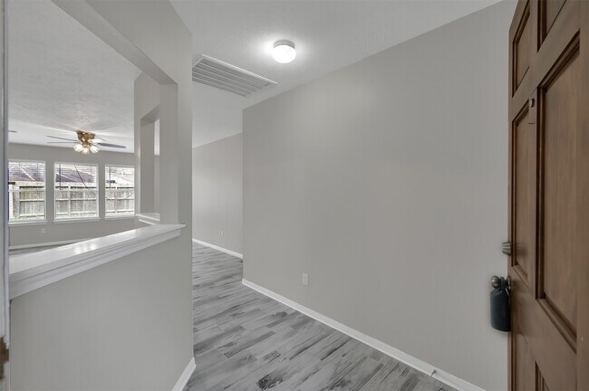 Foto del edificio - 9111 Walnut Glen Dr