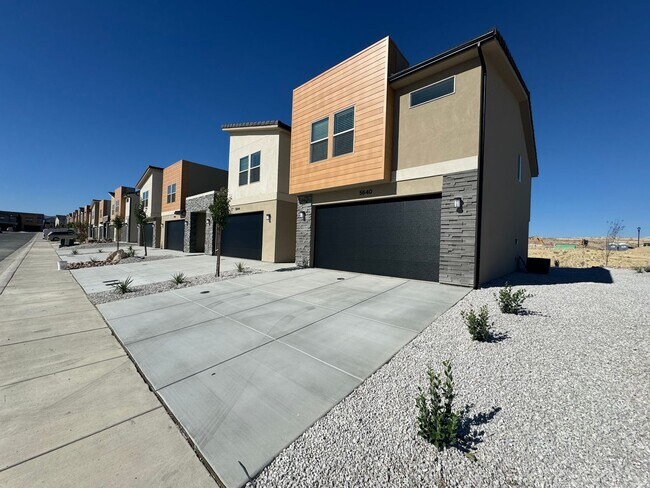Foto del edificio - Beautiful FOUR Bedroom Home!