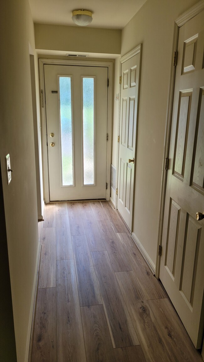 Entrada - 516 Welsh Rd