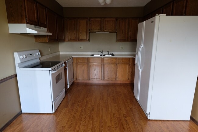 Building Photo - Full Featured 2 Bed, 2 Bath