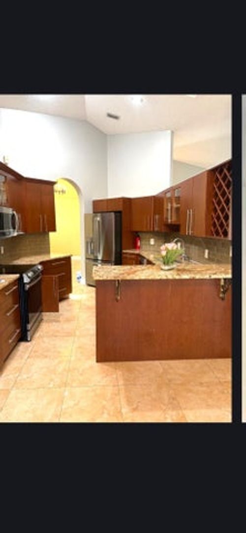 Building Photo - 12390 Summer Springs Dr