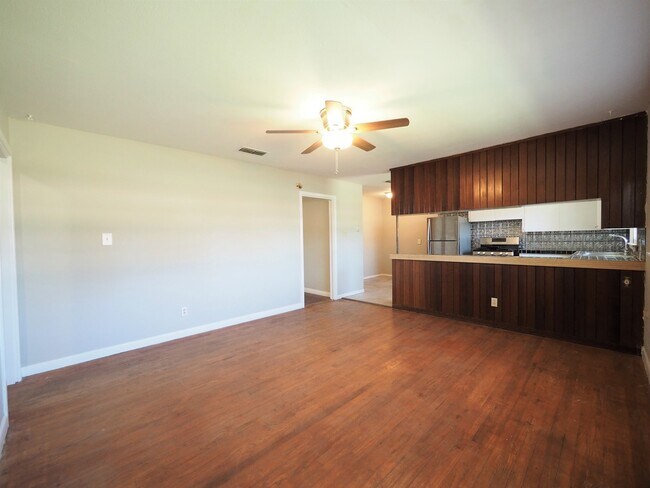 Foto del edificio - Bright & Open 2 Bedroom, 2 Bath Home Near ...