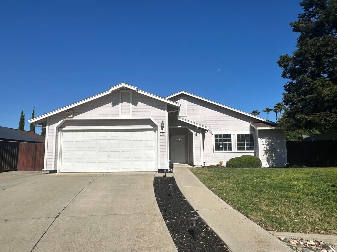Primary Photo - Lovely 3 Bedroom 2 Bathroom in Oakley