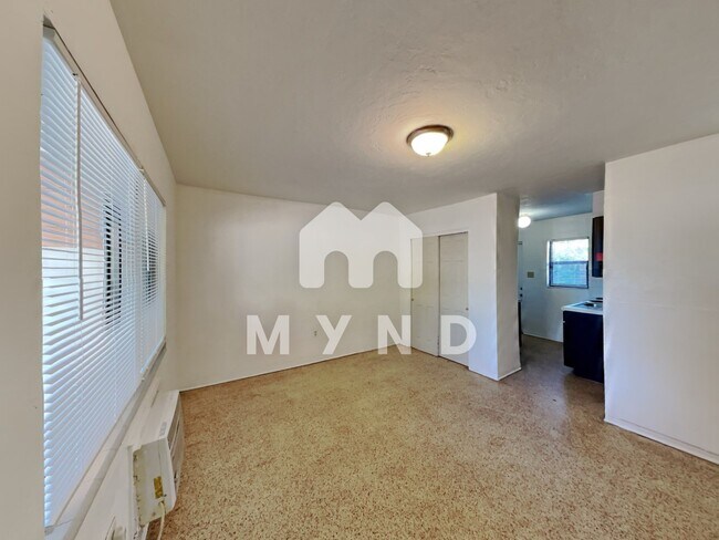 Foto del edificio - 830 14th St N Unit 5