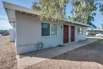 Building Photo - 1008 S Mariana St