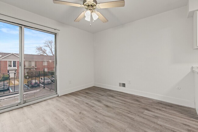 Foto del edificio - Carriage Hill Apartments - Dearborn Heights, MI