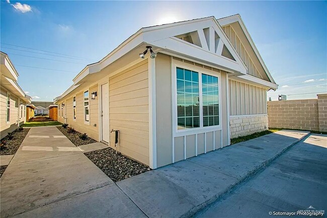 Building Photo - 2219 Northridge Ave