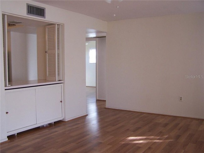 Foto del edificio - 1508 Chevy Chase Dr