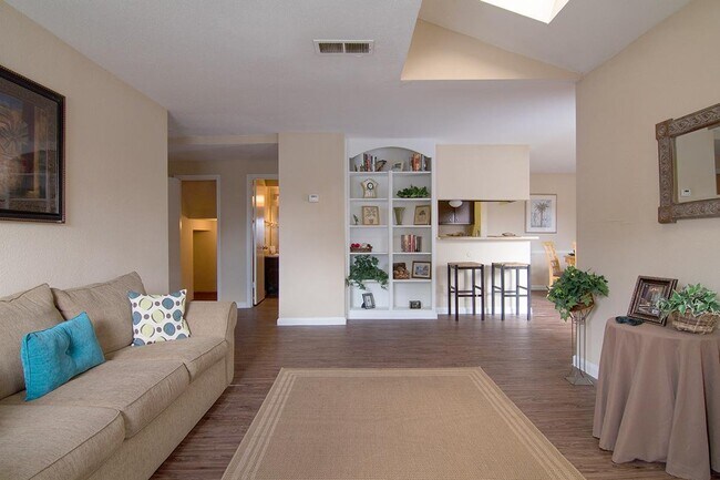 Building Photo - 4800 Lamonte Ln