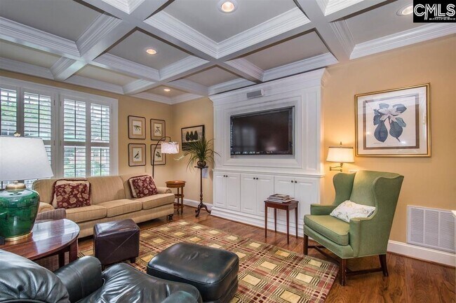 Building Photo - 2115 Pinehurst Dr