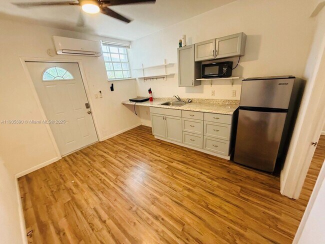 Foto del edificio - 6690 Miramar Pkwy