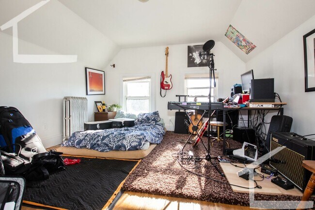 Photo - Great Student Friendly Apt near Allston!  ...