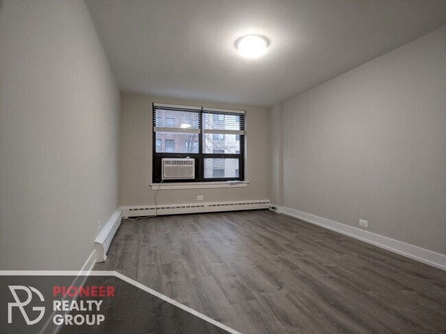 Foto del edificio - 445 W Wellington Ave