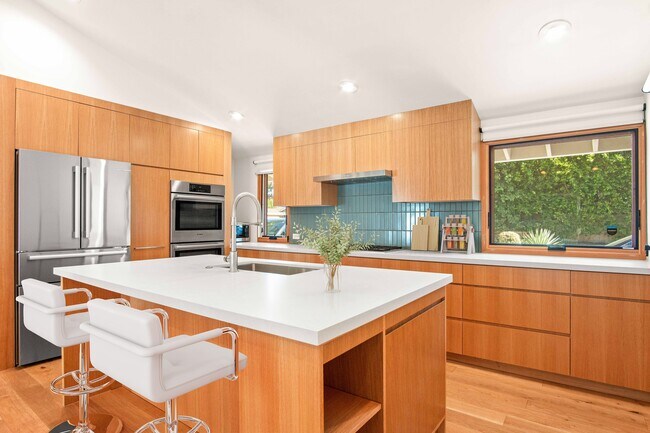 Foto del edificio - 4533 Collett Ave