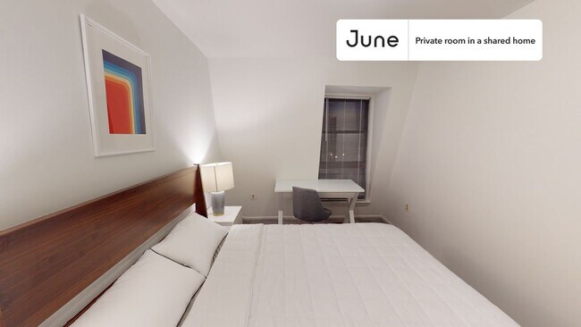 Building Photo - Private bedroom in 5 bed/2 bath Home
