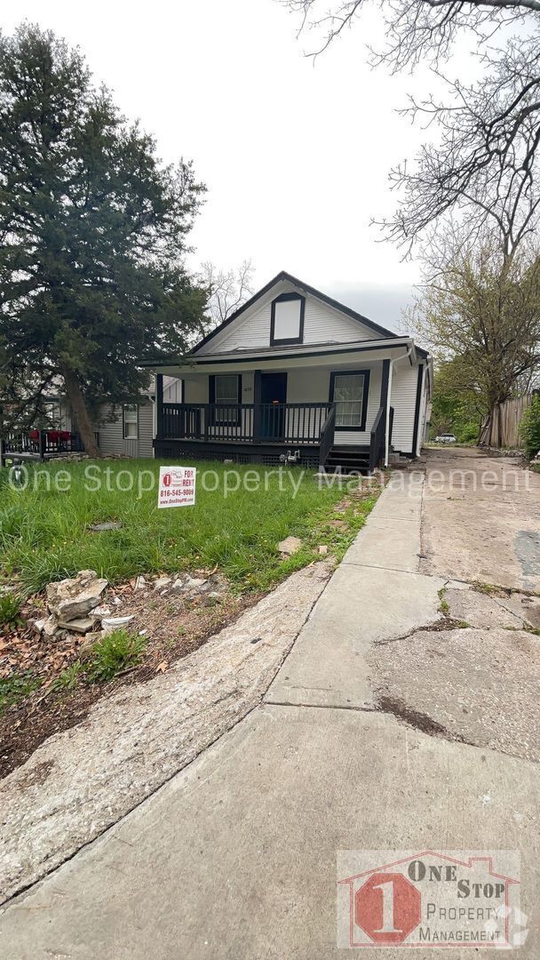 Building Photo - 1829 E 81 St
