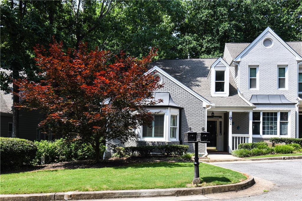 Primary Photo - 304 Bridle Path
