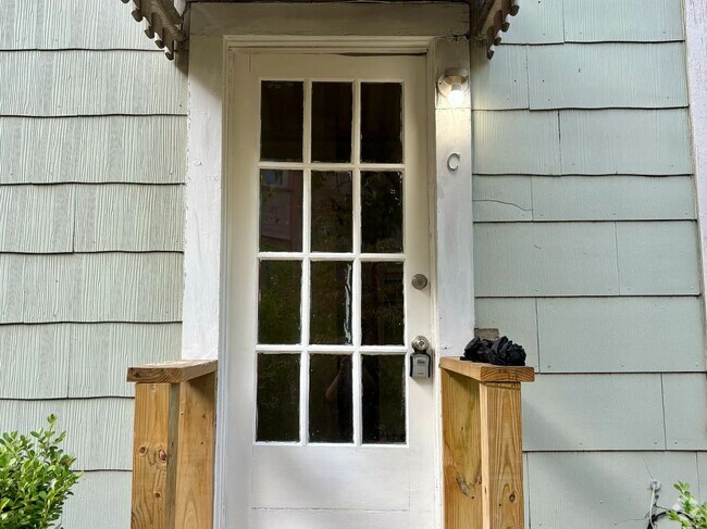 Building Photo - 706 W 32nd St