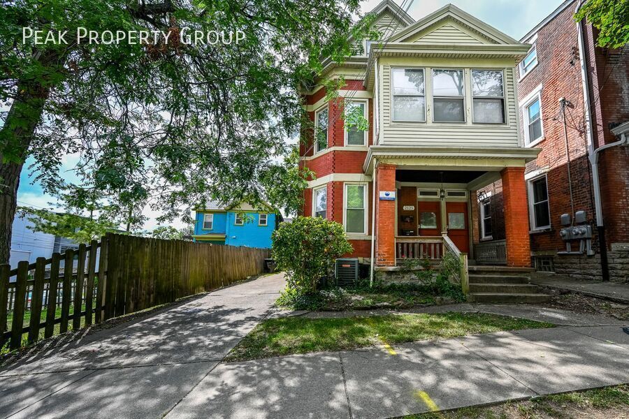 Primary Photo - 2125 W Clifton Ave