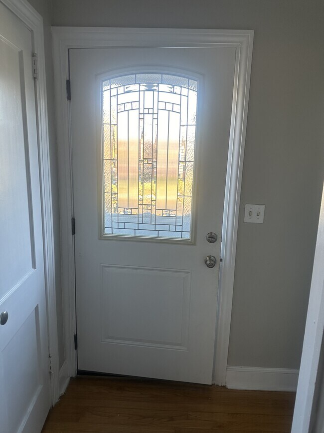 Building Photo - 530 Bellevue Rd